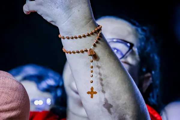 Festa Das Neves Reúne Multidão Em Noite De Reflexão E Louvor Com Padre Nilson Nunes